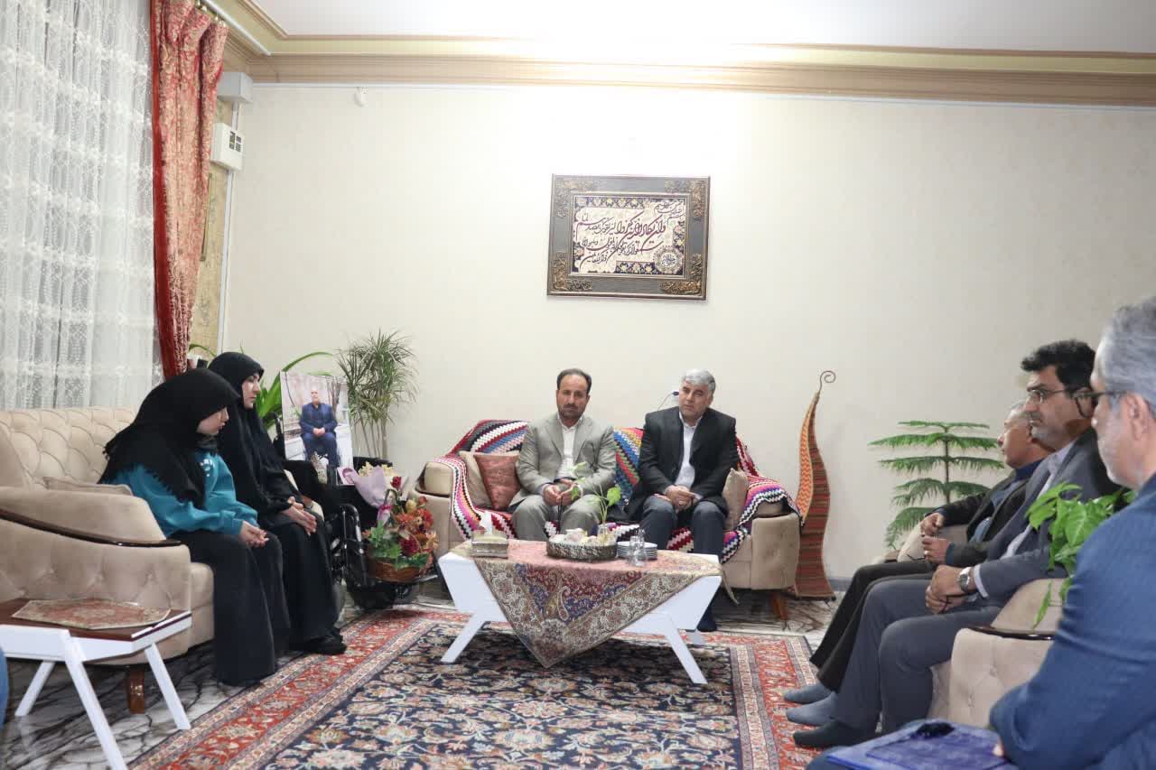 دیدار مدیرکل بنیاد شهید وامورایثارگران استان با خانواده معظم شهداء به مناسبت دهه مبارک فجر